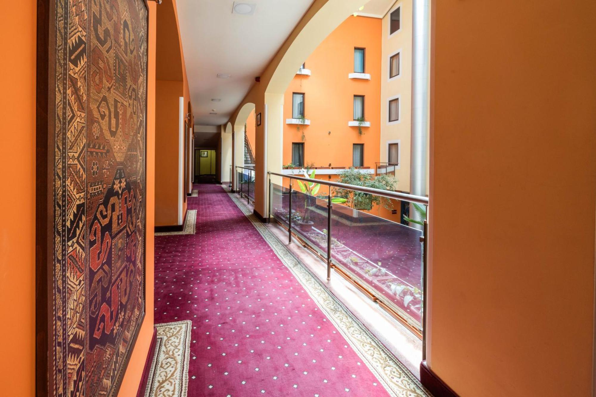 Ararat Hotel Γιερεβάν Εξωτερικό φωτογραφία